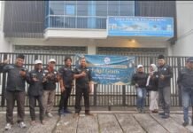 Semangat berbagi Ramadan Paguyupan RT/RW kota Surabaya turun ke jalan bagikan takjil