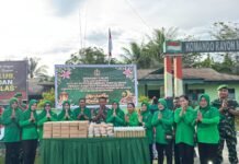 Ramadan Penuh Berkah, Koramil 1710-07/Mapurujaya Berbagi Takjil untuk Warga