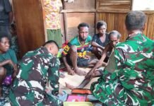 Tim Kesehatan Satgas TMMD Gerak Cepat Layani Warga Yang Sakit